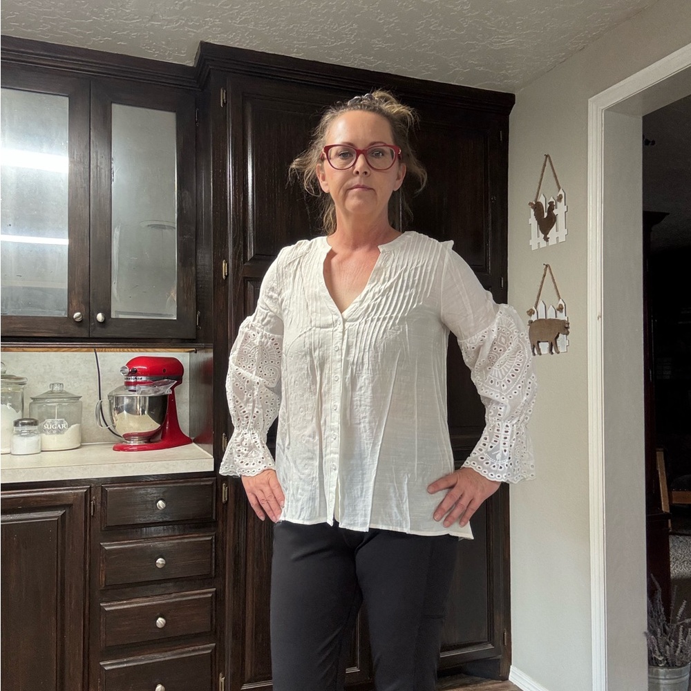 Elegant White Lace Sleeve Women's Top